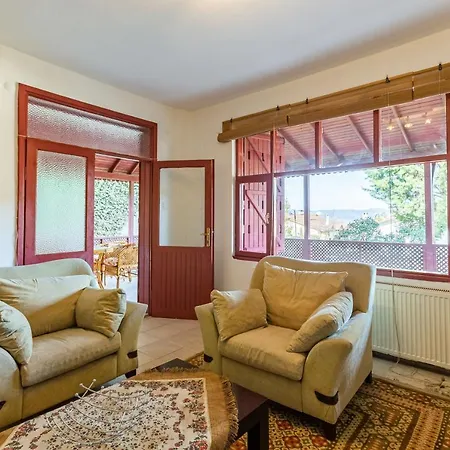 Splendid Villa With Fireplace And Private Garden Close To Sapanca Lake Near Kartepe * Sapanca
