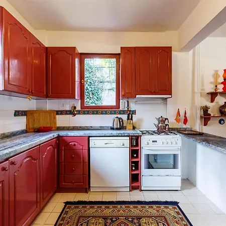 Splendid Villa With Fireplace And Private Garden Close To Sapanca Lake Near Kartepe Sapanca