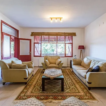 Splendid Villa With Fireplace And Private Garden Close To Sapanca Lake Near Kartepe