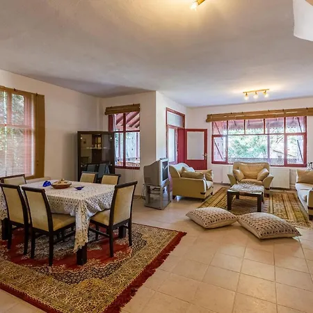 Appartamento Splendid Villa With Fireplace And Private Garden Close To Sapanca Lake Near Kartepe *