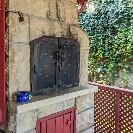 Splendid Villa With Fireplace And Private Garden Close To Sapanca Lake Near Kartepe Appartamento *