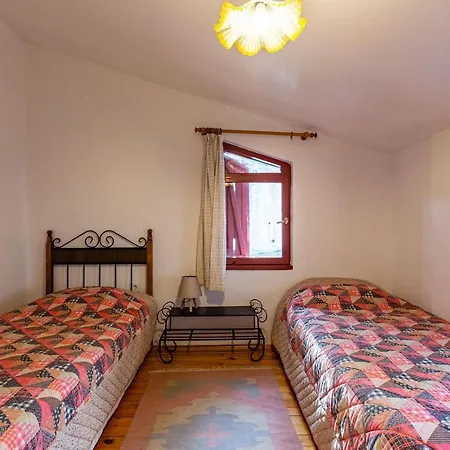 Splendid Villa With Fireplace And Private Garden Close To Sapanca Lake Near Kartepe *